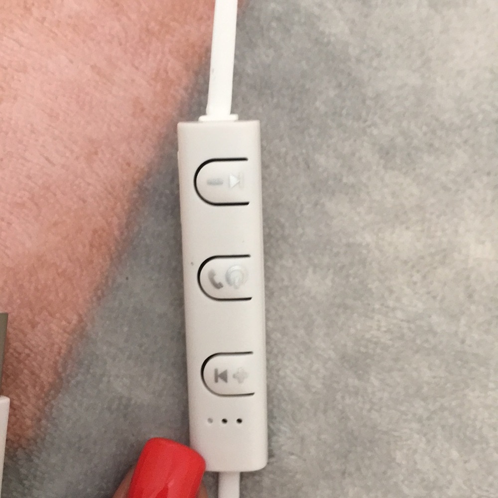Bluetooth Earbuds - Picture 3 of 7